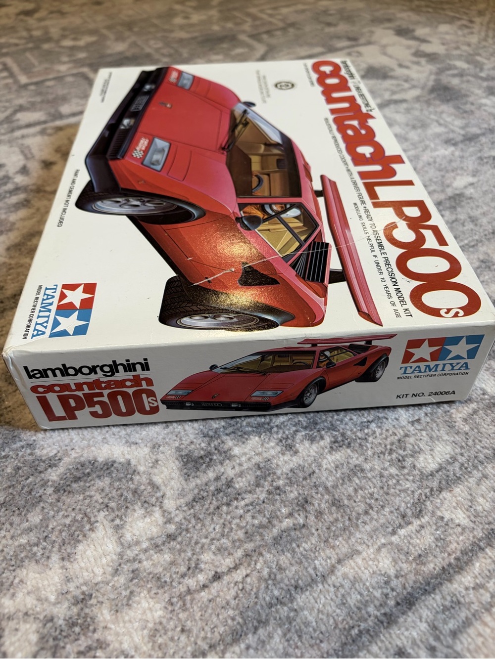 Lamborghini Countach LP500S Model Kit - Red - Picture 3 of 11